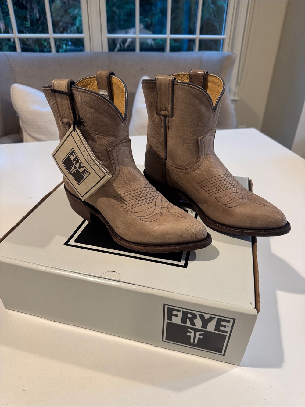 FRYE Billy Short 7.5 Women's Cowboy Boots in Gray Leather